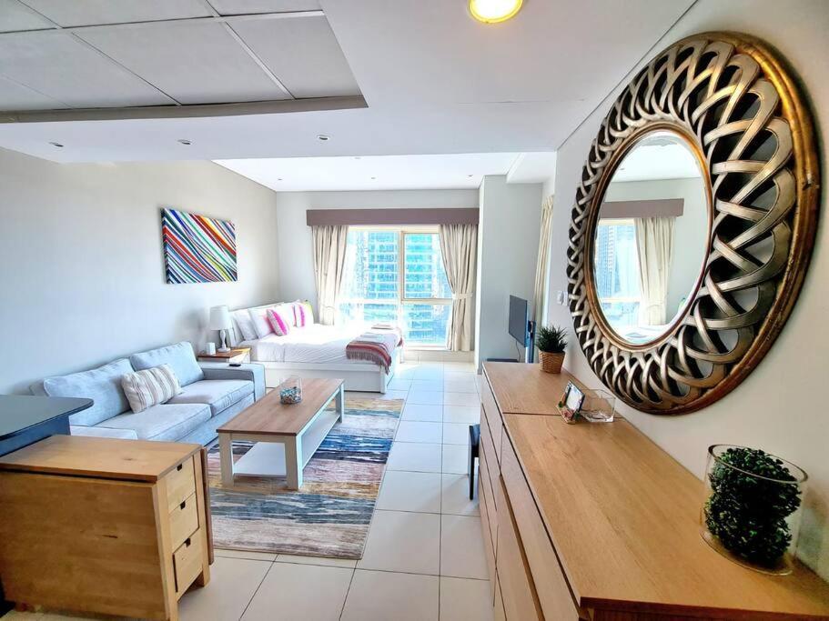 Sunrise Homes - With Huge Balcony & Amazing View Near Jbr Apartment *